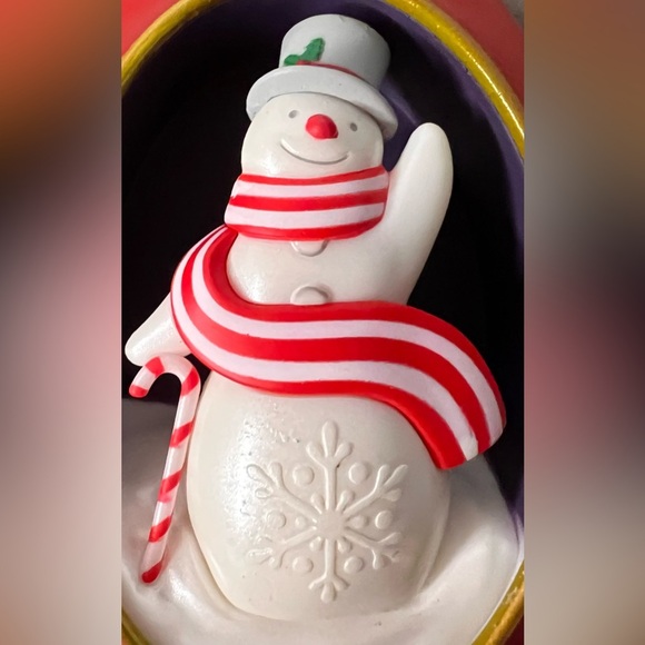 HALLMARK NEW 2022 LIMITED EDITION Christmas Ornament “TOP HAT SNOWMAN” SCENE - Picture 4 of 8